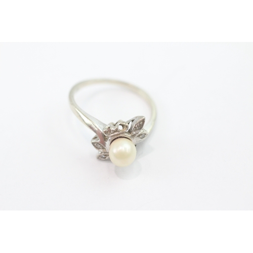 36 - 14ct white gold cultured pearl and diamond ring (2.2g) Size I 1/2