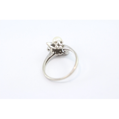 36 - 14ct white gold cultured pearl and diamond ring (2.2g) Size I 1/2