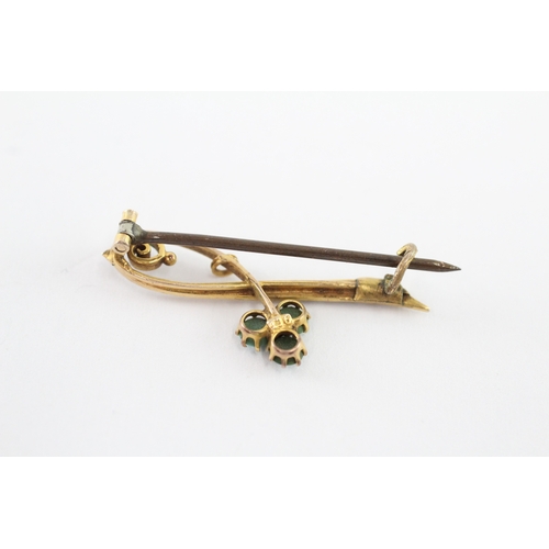 40 - 9ct gold seed pearl and turquoise twist bar brooch (1.4g)