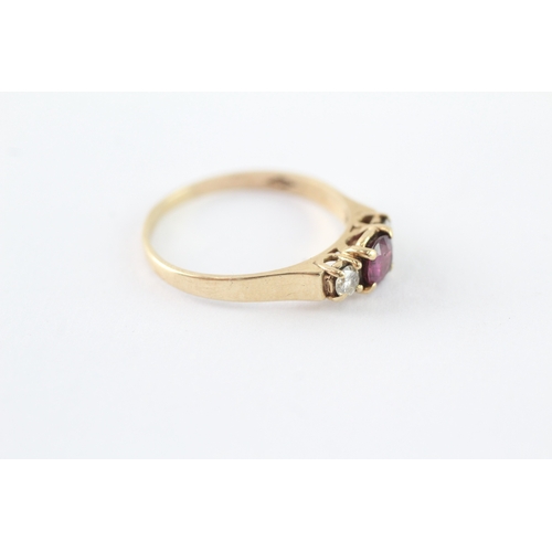 44 - 9ct gold ruby & diamond trilogy ring (1.8g) Size P 1/2