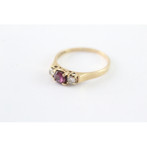 44 - 9ct gold ruby & diamond trilogy ring (1.8g) Size P 1/2