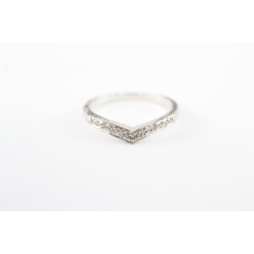 47 - 9ct gold diamond wishbone ring (1.6g) Size L