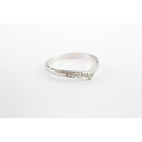 47 - 9ct gold diamond wishbone ring (1.6g) Size L