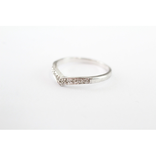 47 - 9ct gold diamond wishbone ring (1.6g) Size L