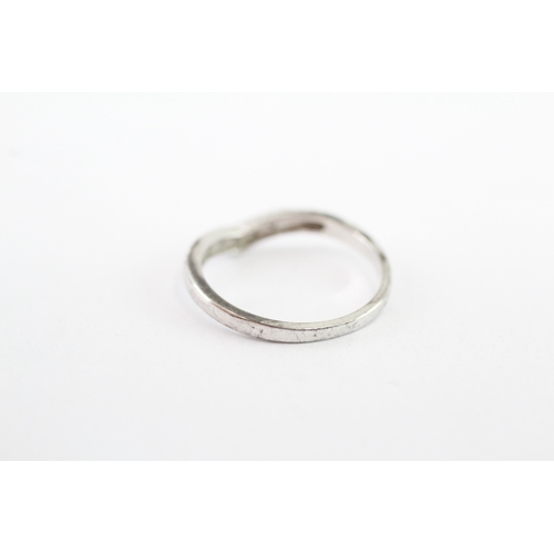 47 - 9ct gold diamond wishbone ring (1.6g) Size L
