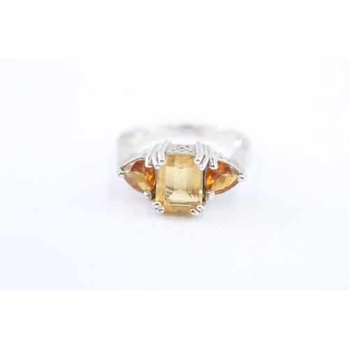 48 - 9ct white gold citrine trilogy ring (5.1g) Size N