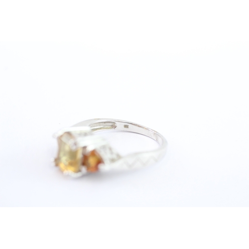 48 - 9ct white gold citrine trilogy ring (5.1g) Size N