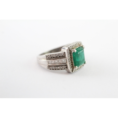 5 - 9ct white gold diamond and emerald ring AF: stone chipped with surface reaching fractures (4g) Size ... 