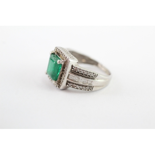 5 - 9ct white gold diamond and emerald ring AF: stone chipped with surface reaching fractures (4g) Size ... 