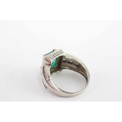 5 - 9ct white gold diamond and emerald ring AF: stone chipped with surface reaching fractures (4g) Size ... 