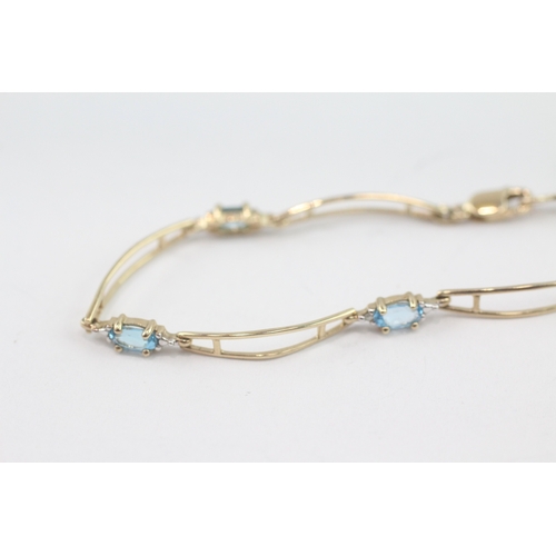 50 - 9ct gold blue topaz link bracelet (3.1g)