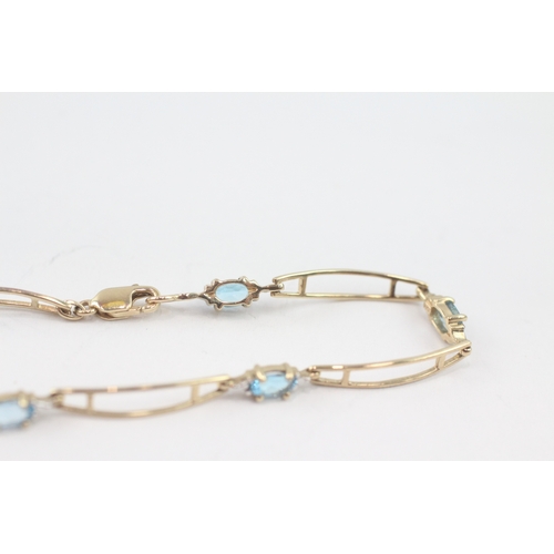 50 - 9ct gold blue topaz link bracelet (3.1g)