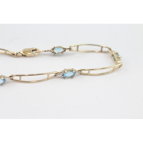 50 - 9ct gold blue topaz link bracelet (3.1g)