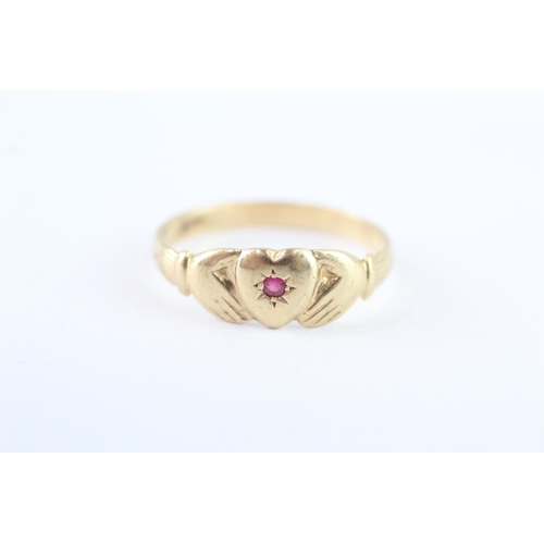 51 - 9ct gold ruby claddah ring (2g) Size P