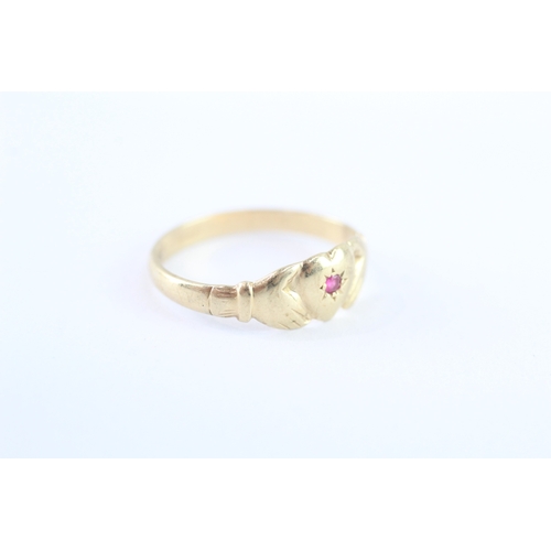51 - 9ct gold ruby claddah ring (2g) Size P