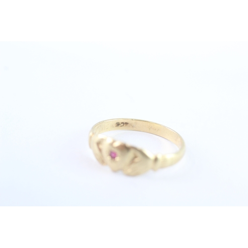 51 - 9ct gold ruby claddah ring (2g) Size P