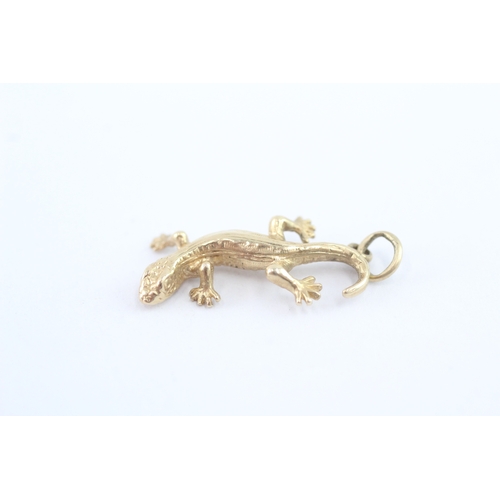 54 - 9ct gold gecko charm (2g)