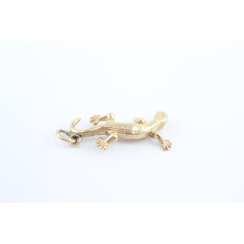 54 - 9ct gold gecko charm (2g)