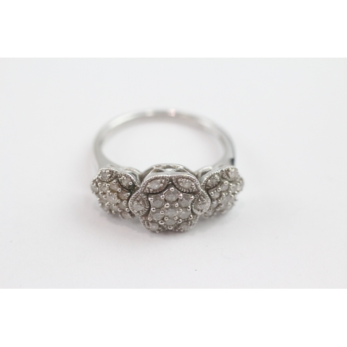 60 - 9ct gold diamond cluster ring (3.1g) Size N 1/2