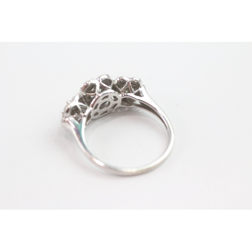 60 - 9ct gold diamond cluster ring (3.1g) Size N 1/2