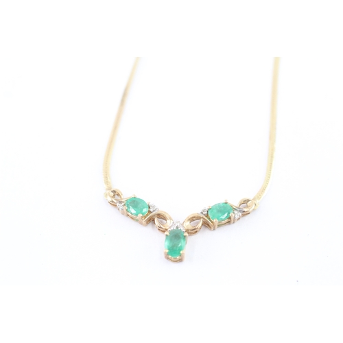 7 - 9ct gold emerald & diamond necklace (3.8g)