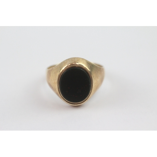 8 - 9ct gold vintage bloodstone signet ring (4.3g) Size M