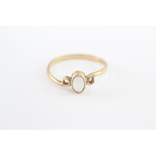 34 - 9ct gold moonstone ring (1.5g) Size Q