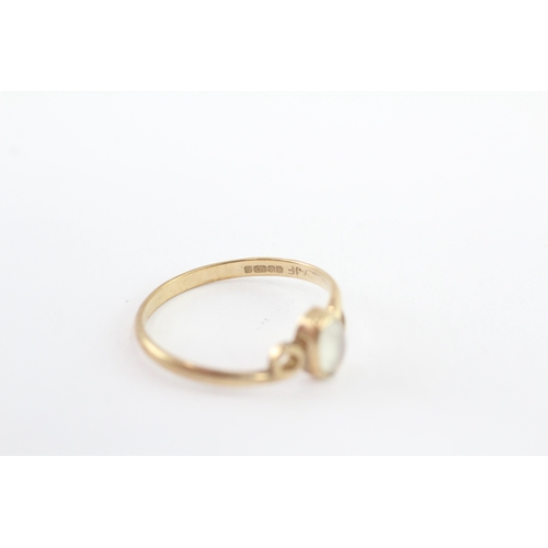 34 - 9ct gold moonstone ring (1.5g) Size Q