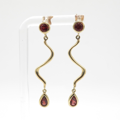9ct gold garnet drop earrings (4.5g)