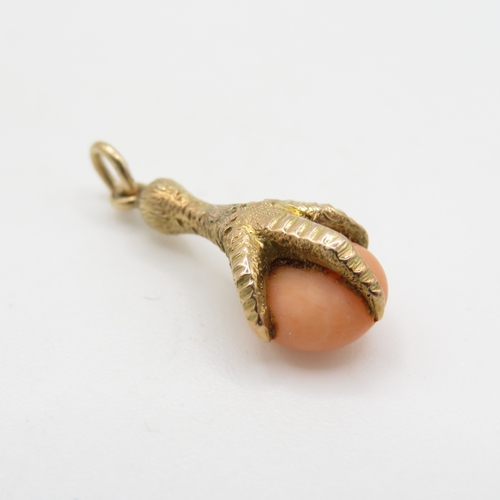 103 - 9ct gold coral claw charm (1.8g)