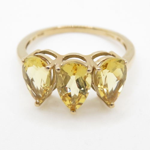 106 - 9ct gold pear cut citrine trilogy ring (2.2g) Size O