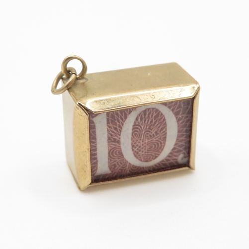 107 - 9ct gold vintage money note charm (2.4g)