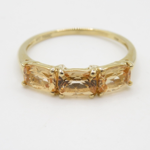 61 - 9ct gold citrine row ring (1.9g) Size P 1/2