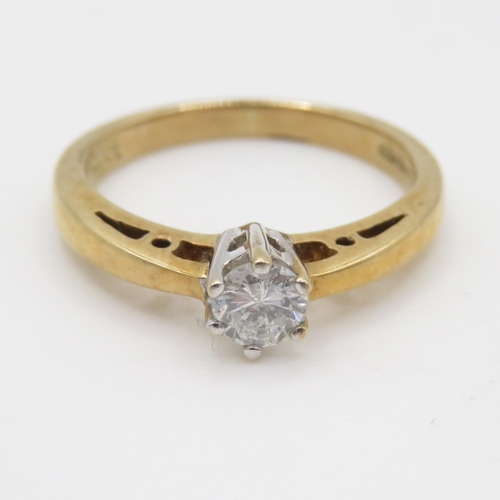 67 - 9ct gold diamond solitaire ring (2.2g) Size I 1/2
