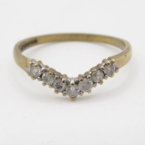 80 - 9ct gold diamond chevron ring (1.3g) Size O