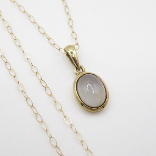 83 - 9ct gold chalcedony pendant necklace (1.3g)