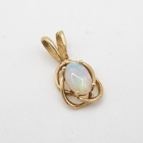 86 - 14ct gold opal pendant (0.5g)