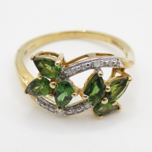 96 - 9ct gold diamond and diopside cluster twist ring (2.6g) Size P
