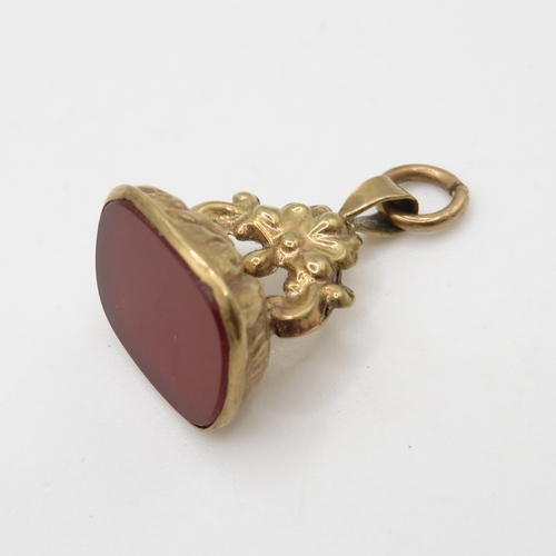 97 - 9ct gold antique carnelian fob (2g)