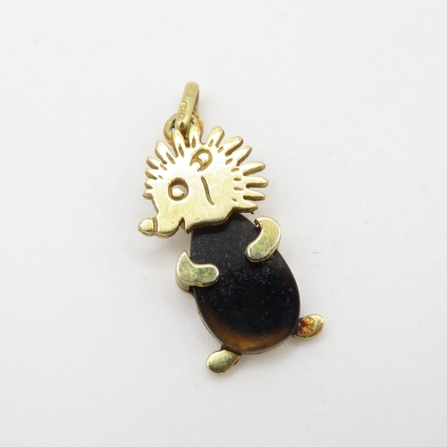 98 - 9ct gold black stone hedgehog pendant (2.2g)