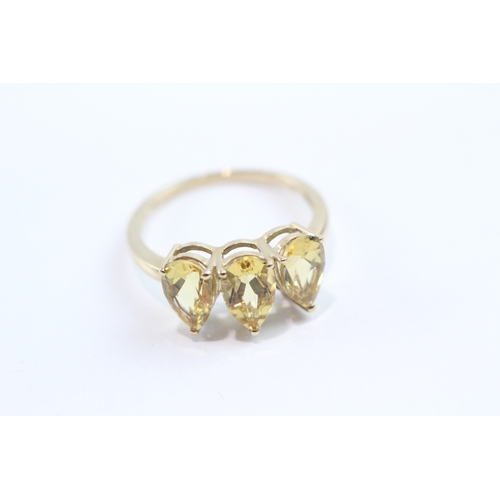 106 - 9ct gold pear cut citrine trilogy ring (2.2g) Size O