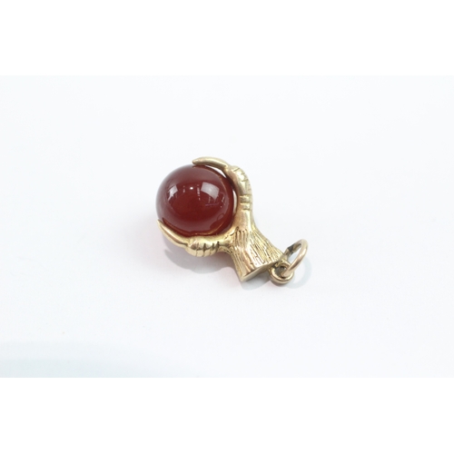 113 - 9ct gold carnelian claw charm (2.5g)