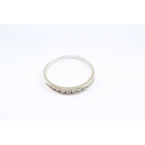 114 - 9ct gold diamond row ring (1.1g) Size L