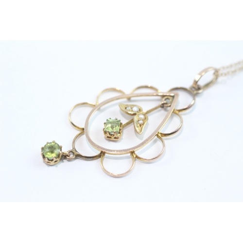 116 - 9ct gold peridot and seed pearl drop pendant on chain (2.6g)
