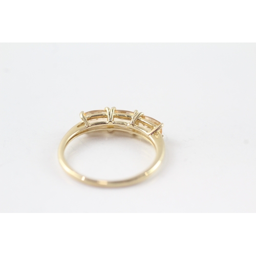 61 - 9ct gold citrine row ring (1.9g) Size P 1/2