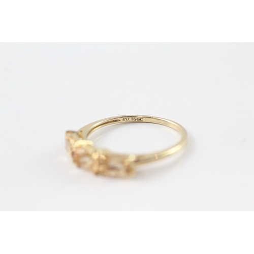 61 - 9ct gold citrine row ring (1.9g) Size P 1/2