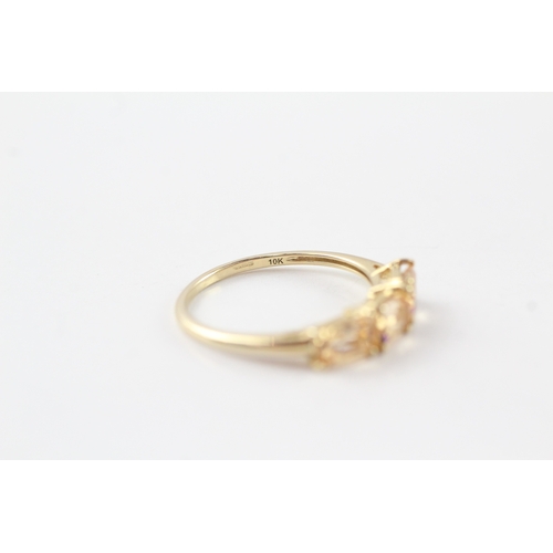 61 - 9ct gold citrine row ring (1.9g) Size P 1/2