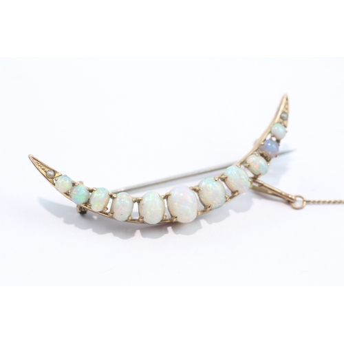 74 - 9ct gold vintage opal & seed pearl crescent brooch (3.2g)