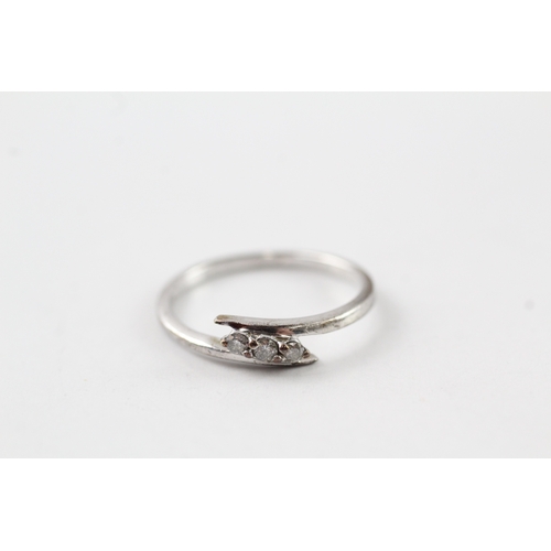 75 - 9ct white gold diamond three stone ring (1.4g) Size M