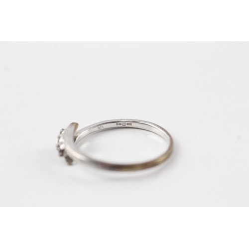 75 - 9ct white gold diamond three stone ring (1.4g) Size M